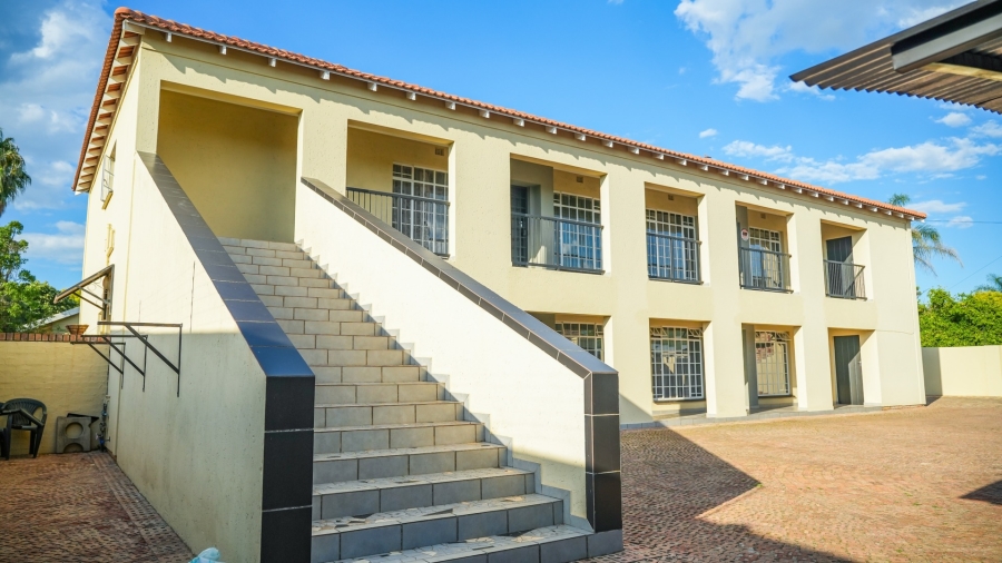 6 Bedroom Property for Sale in Flamwood North West